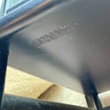 2 vitrines signées Baumann