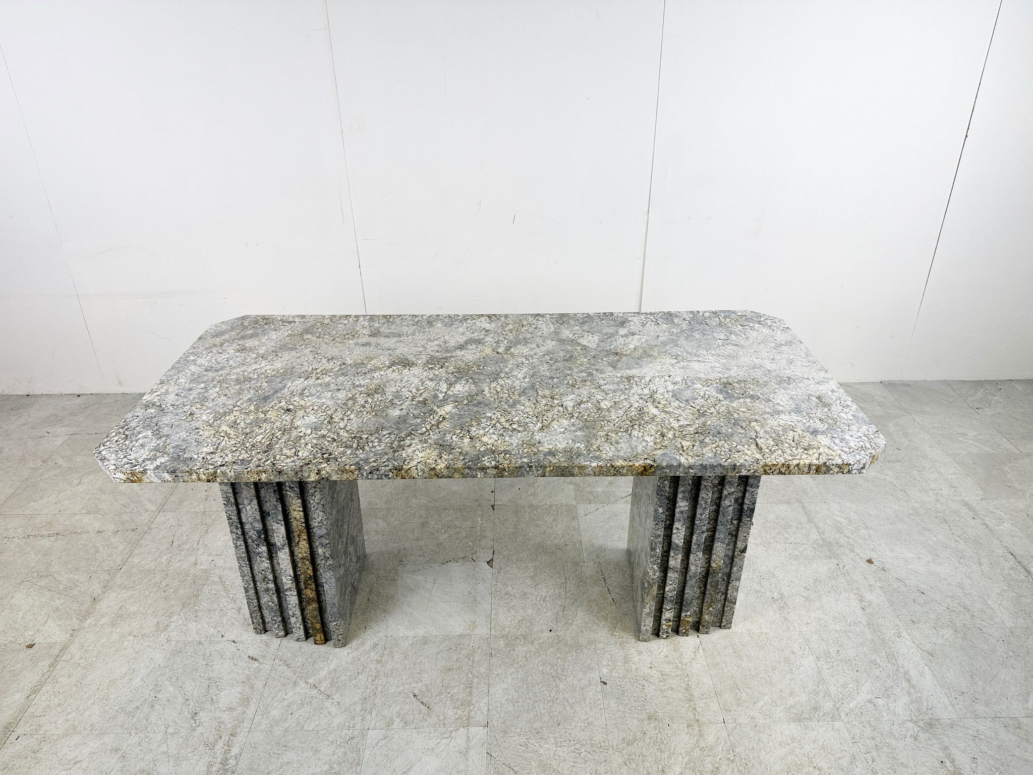 Table à manger vintage en granit, années 1970