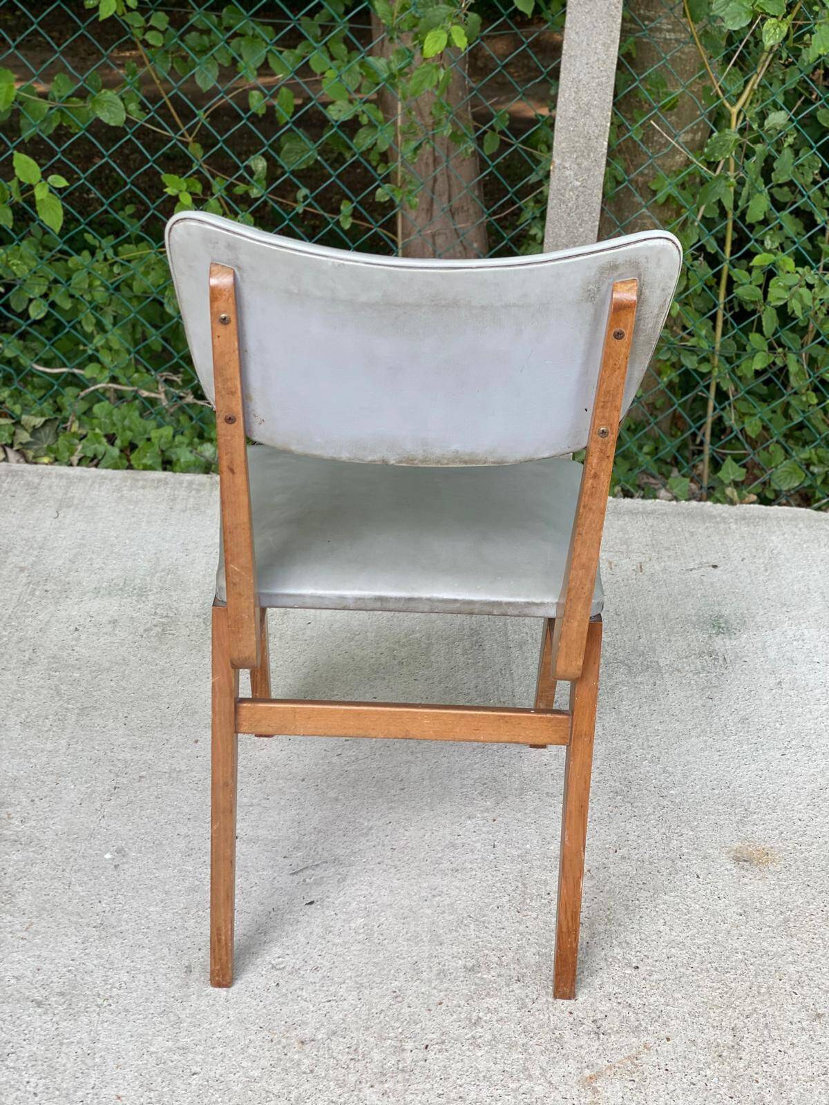 Scandinavian office chair in solid wood and gray skai leather