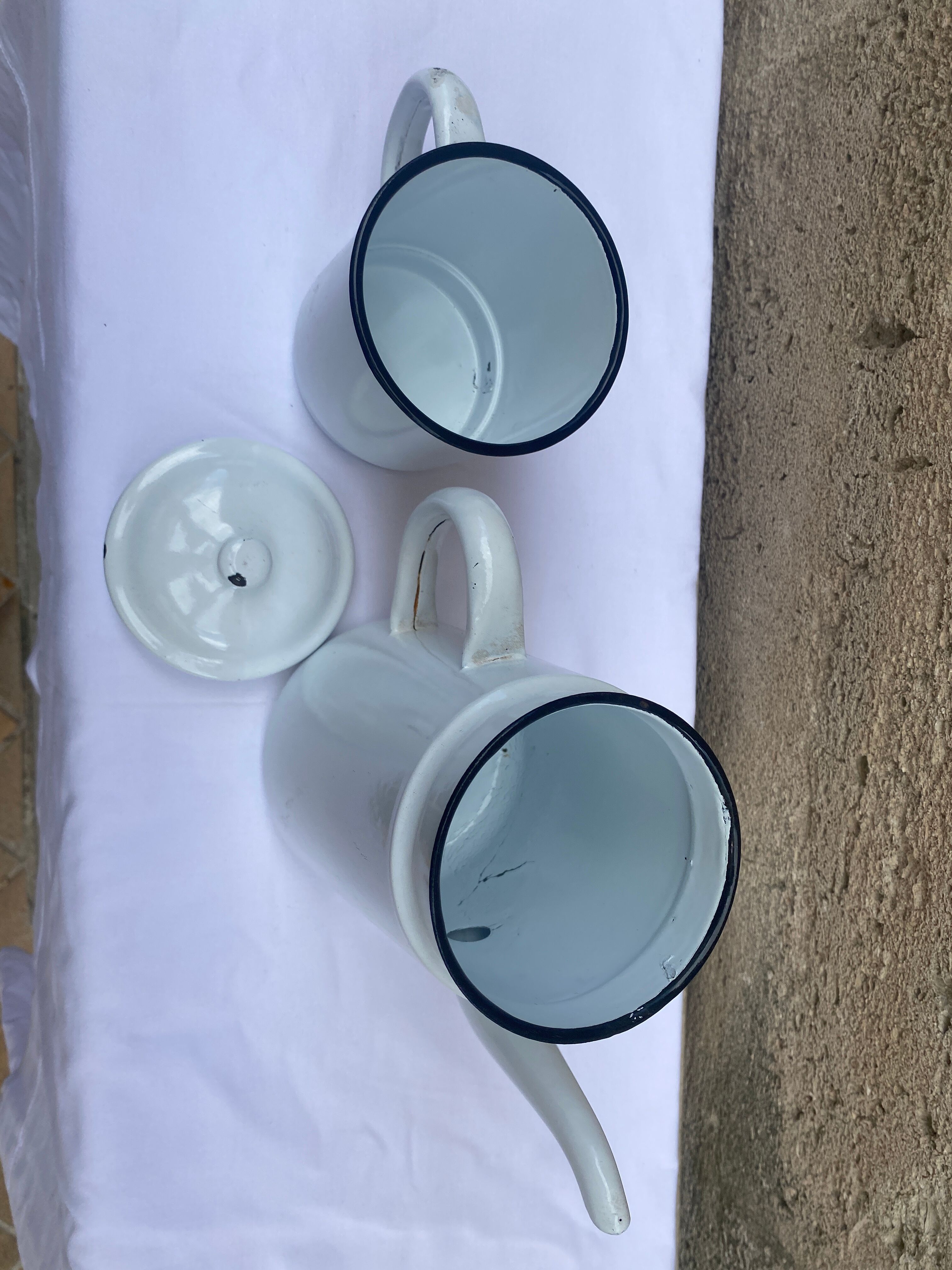 White enamelled coffee maker