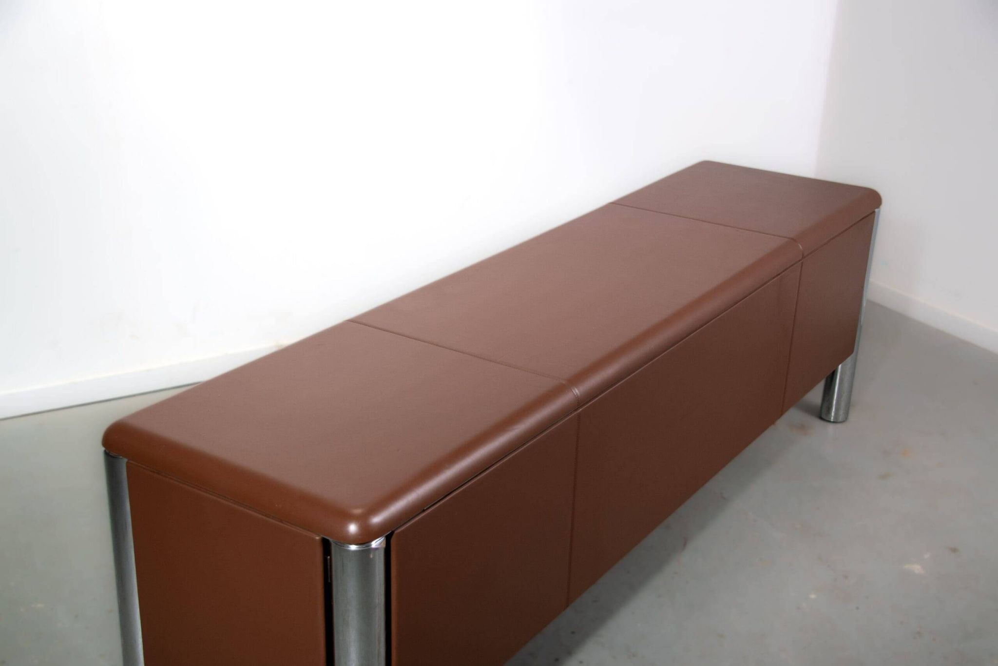 No. 3076 credenza extension in Vitello leather from the Pfister Executive Office Collection for KnollStudio. Circa 1988