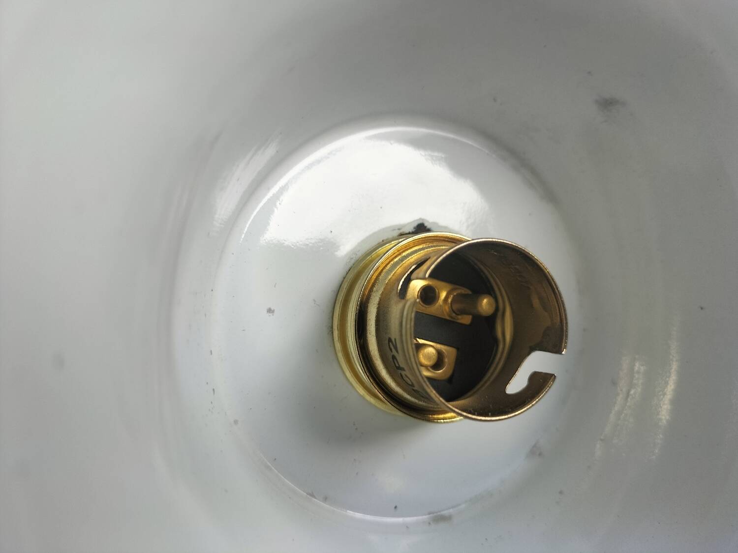 Pair of enamelled sheet metal suspensions