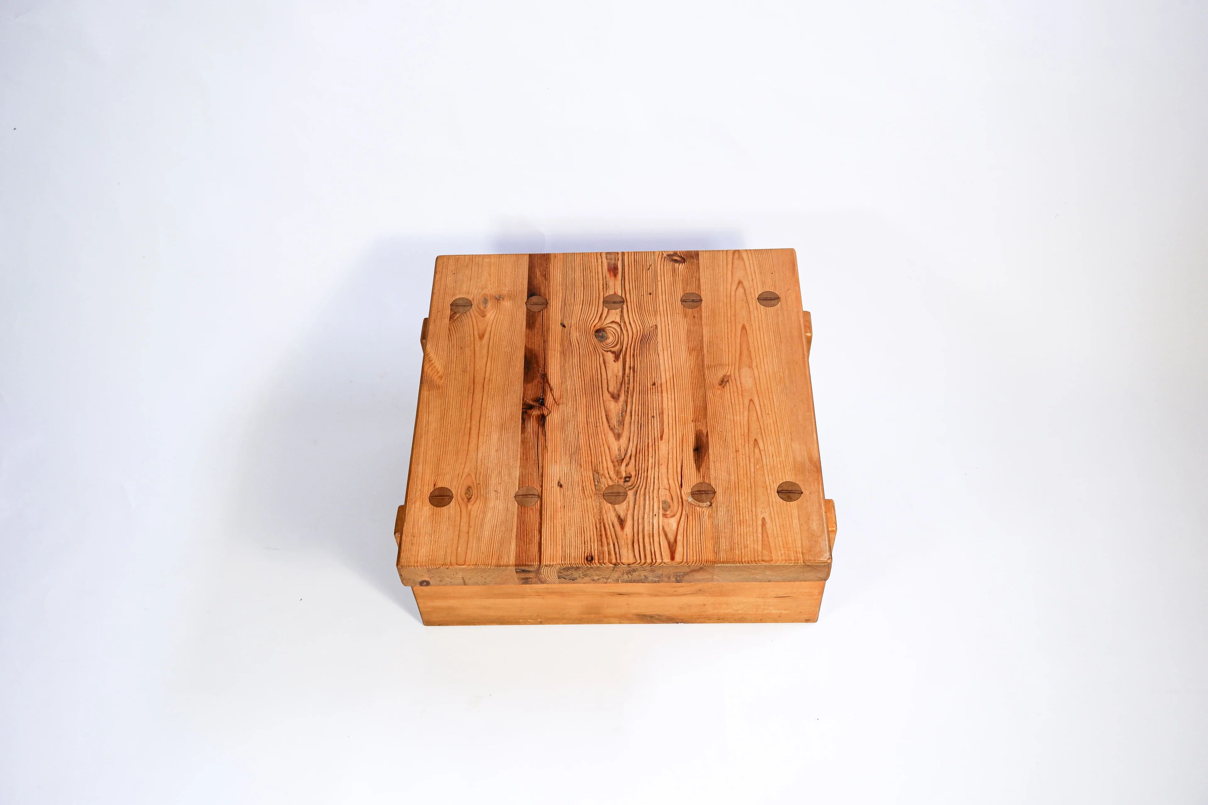 Roland Wilhelmsson coffee table model "Bamse" 1973 in solid pine.