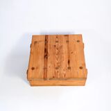 Roland Wilhelmsson coffee table model "Bamse" 1973 in solid pine.