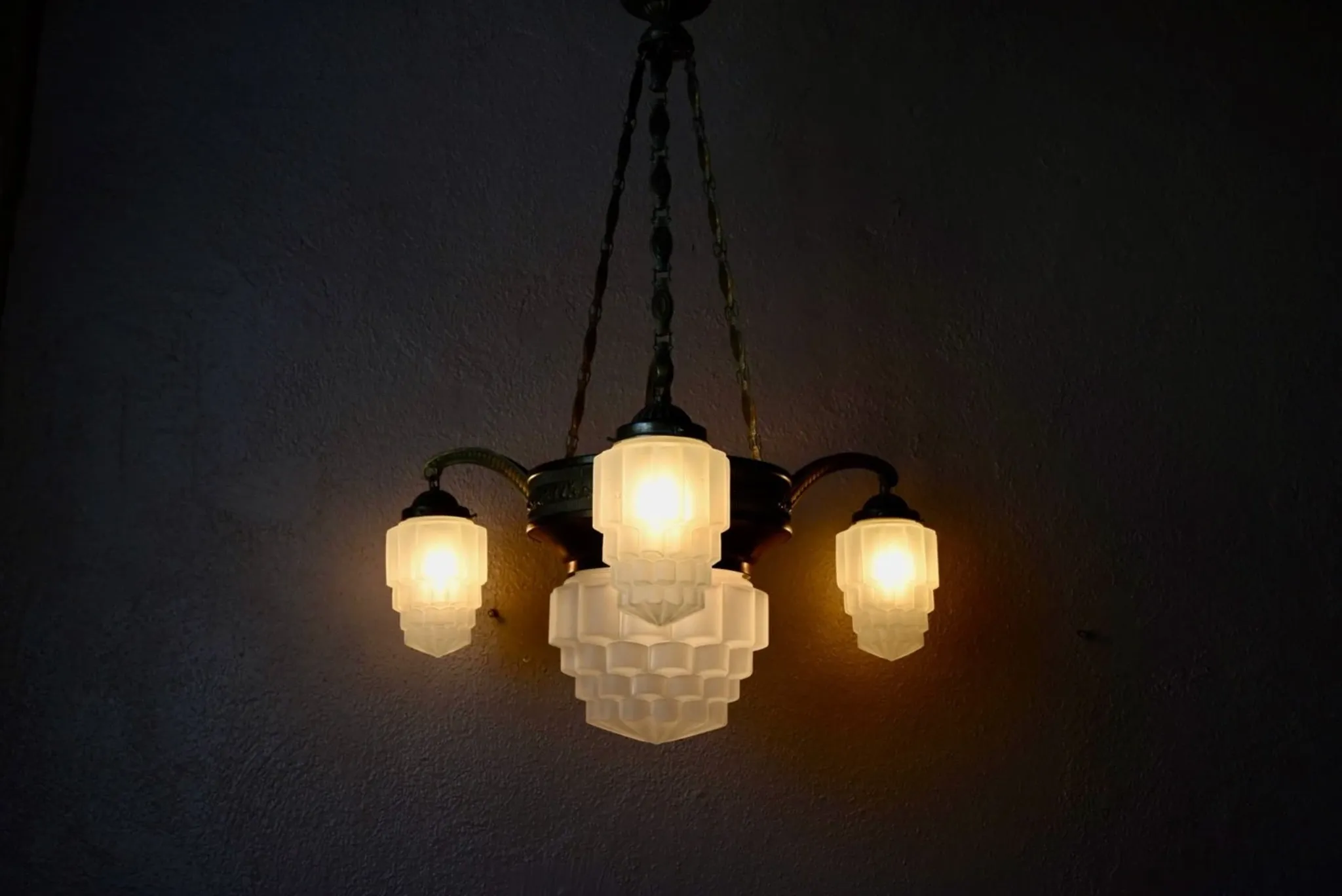 Art Deco lustre in brass and frosted pressed glass from the 1930s.