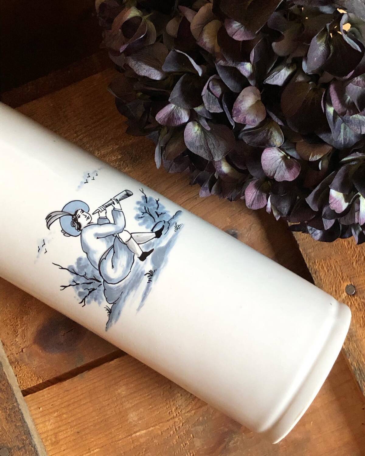 Bouteille en grès peinte