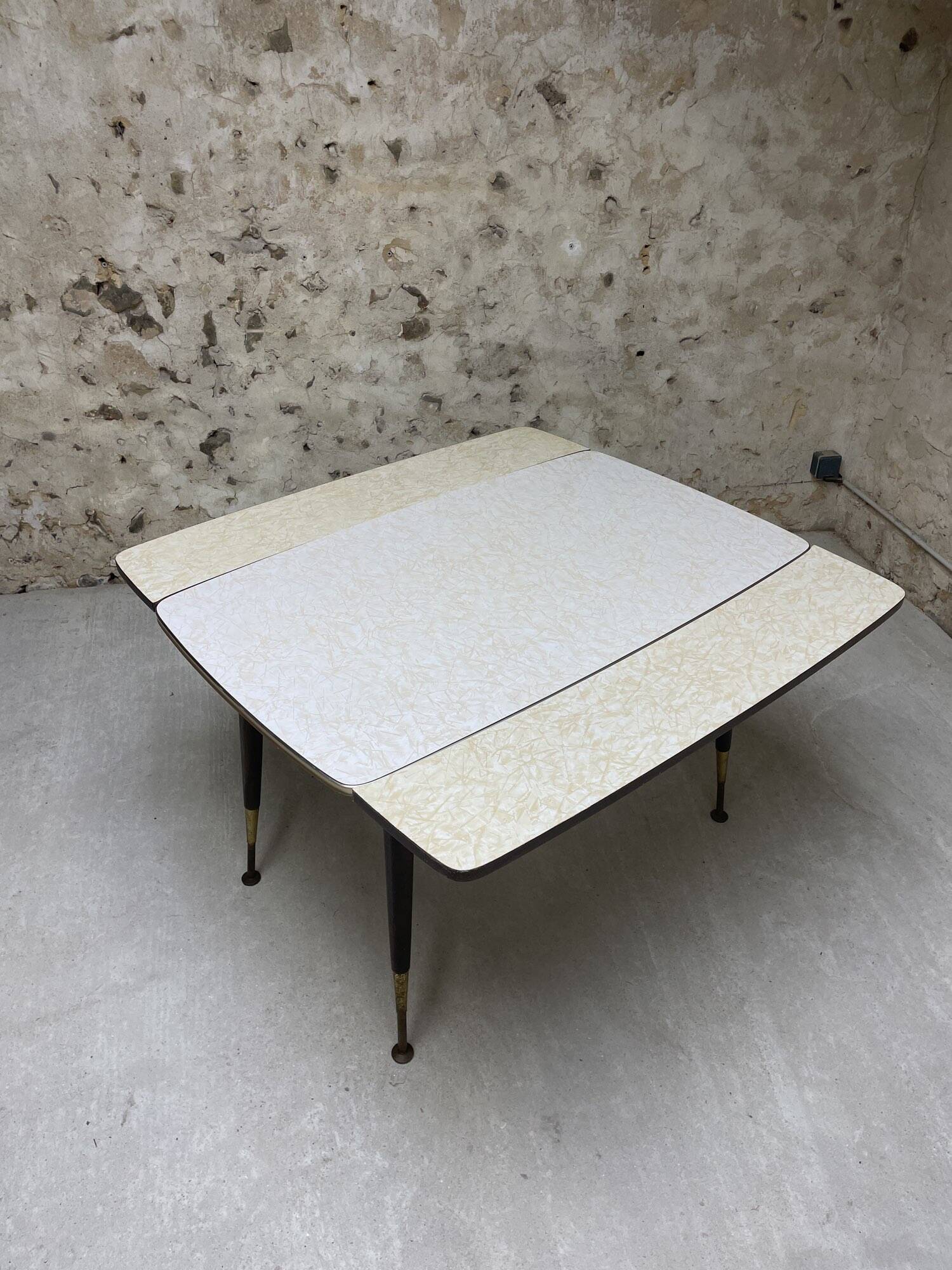 Crank dining table