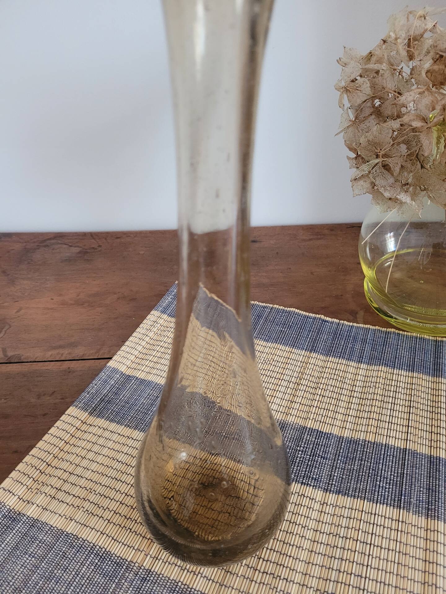 Vase soliflore en verre soufflé forme goutte