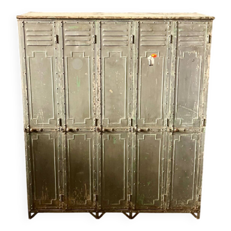 Industrial locker room from the Gantois brand around 1930