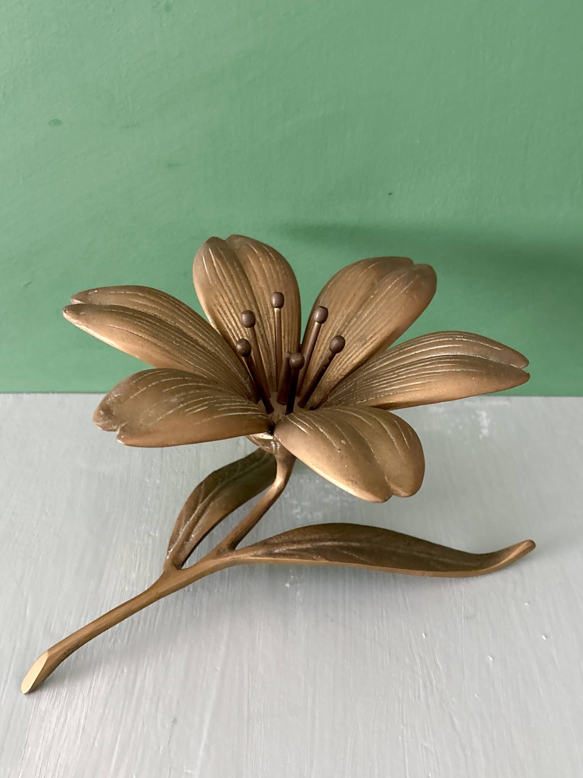 Cendrier vintage en laiton en forme de fleur