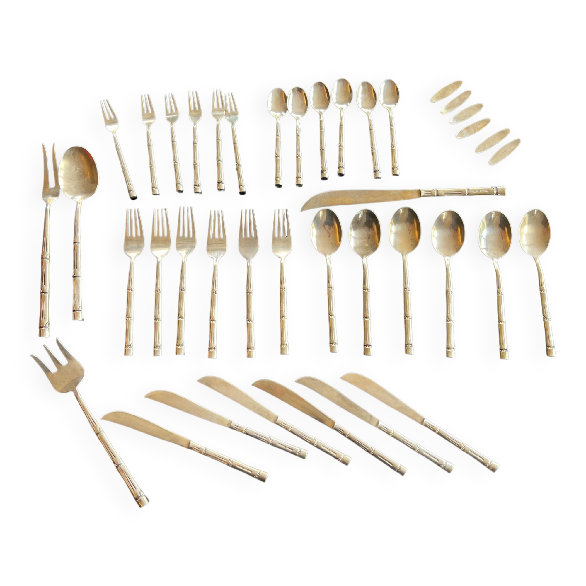 Ensemble de 34 couverts en alliage de bonze origine Thaïlande