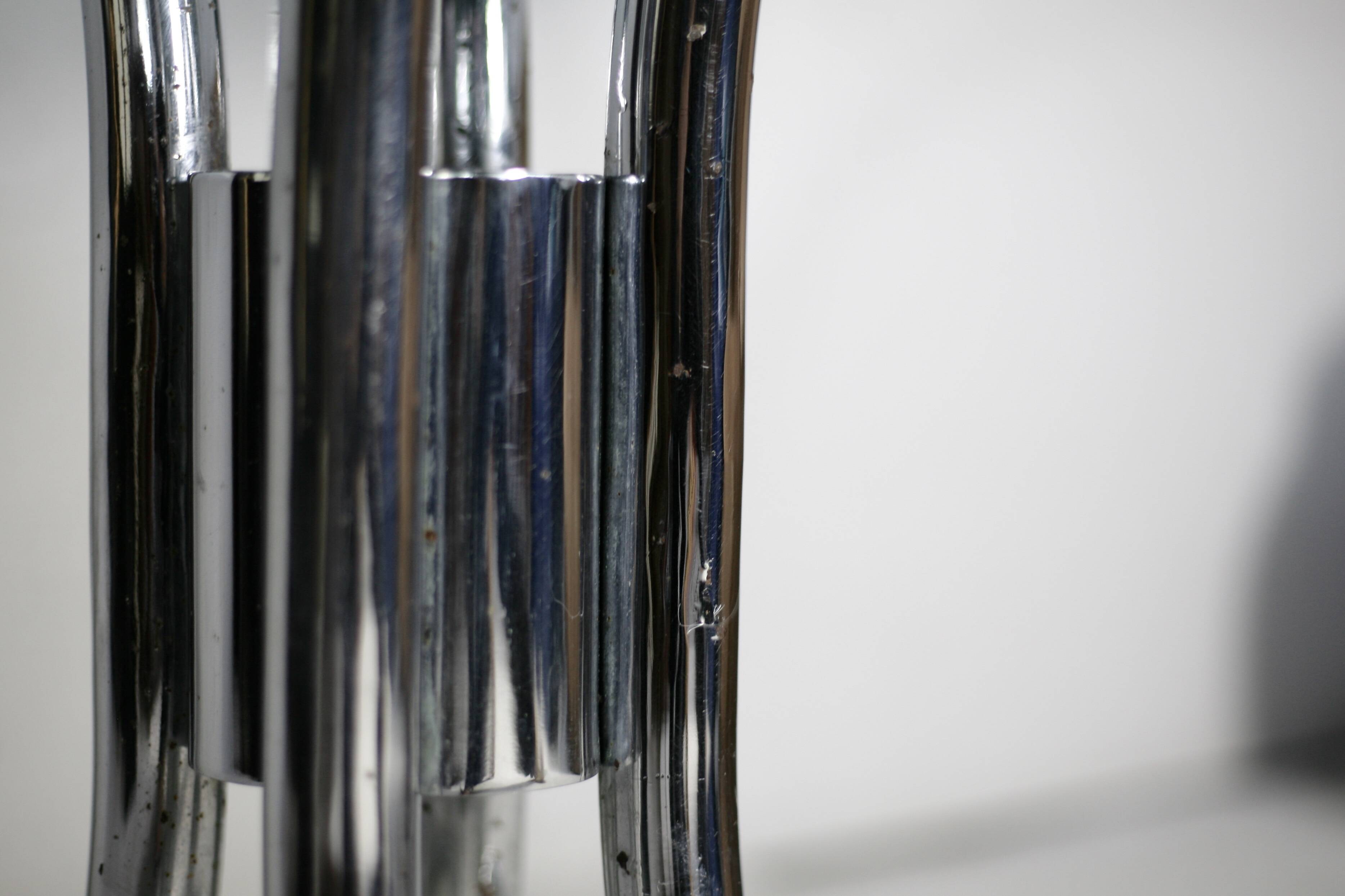 Table style Gastone Rinaldi, Italie, circa 1970. Acier chromé et dalle verre fumé.