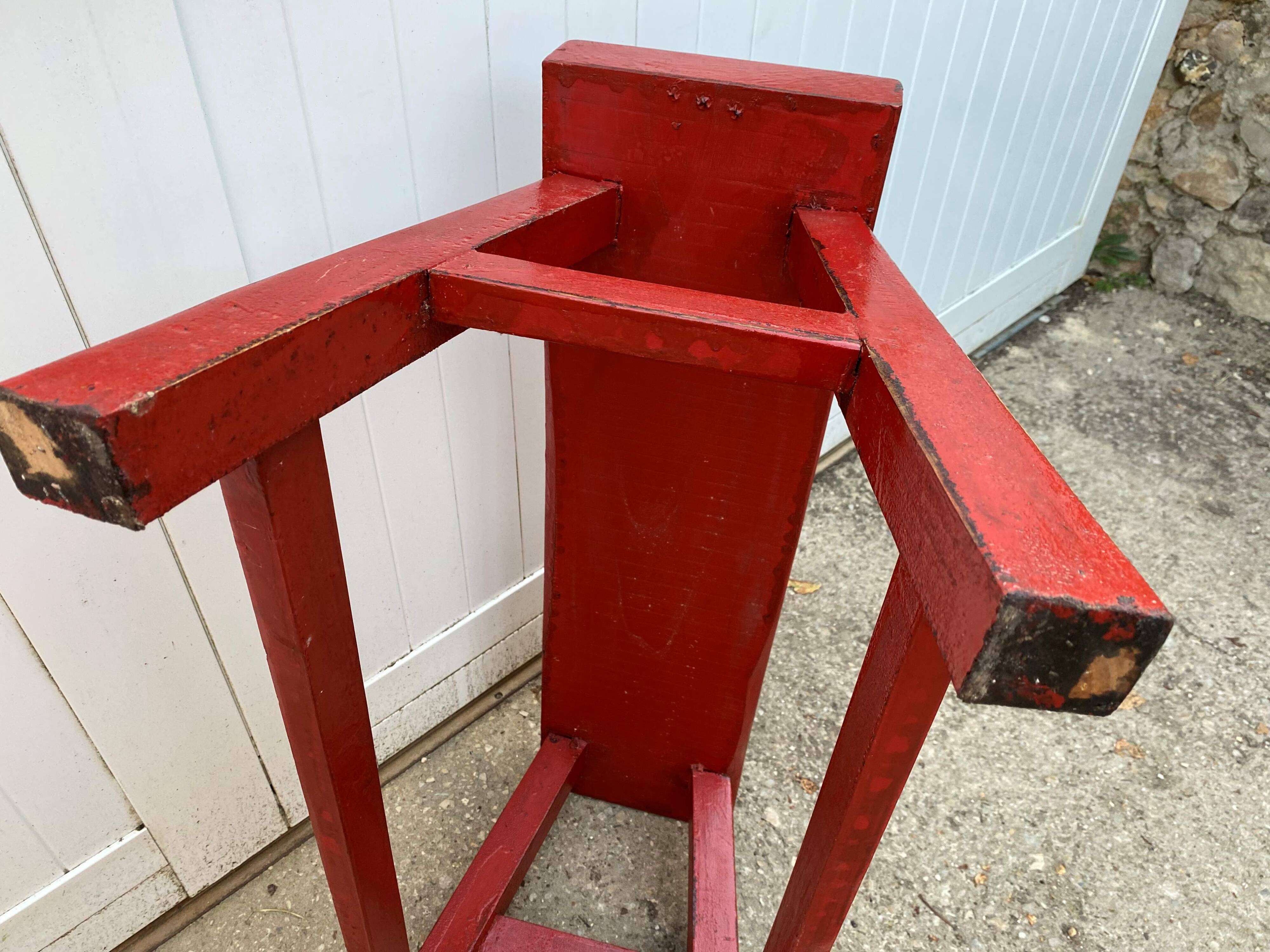 Red end of bed bench in solid wood with cracked effect Chinese style 1950