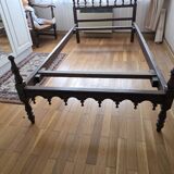 Paire de lits en bois sculpté