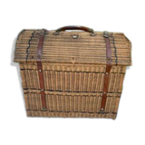 Old market or picnic basket