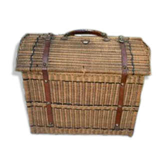 Old market or picnic basket