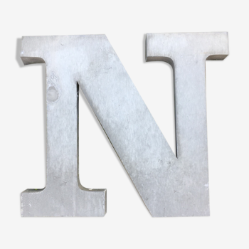 Lettre N d'enseigne en zinc grande taille