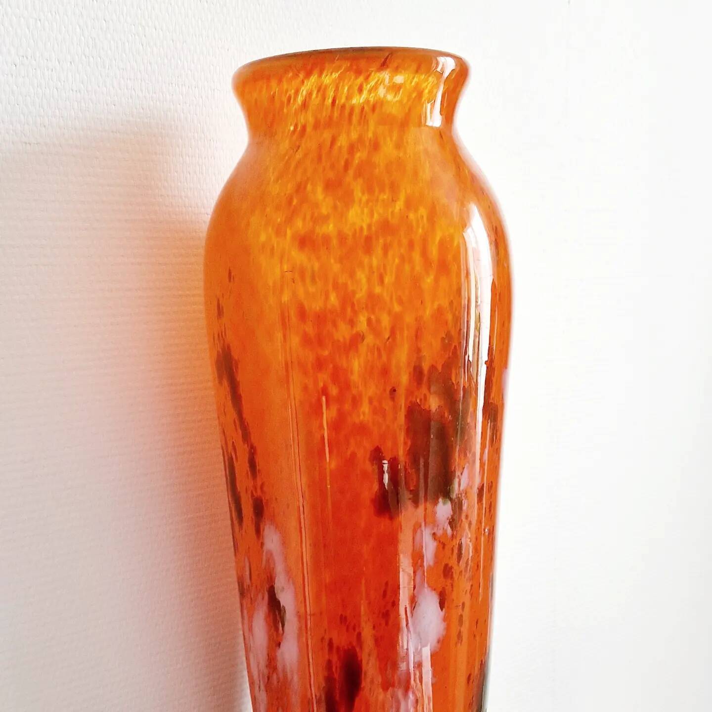 Marmoreal glass vase signed Lorrain Nancy