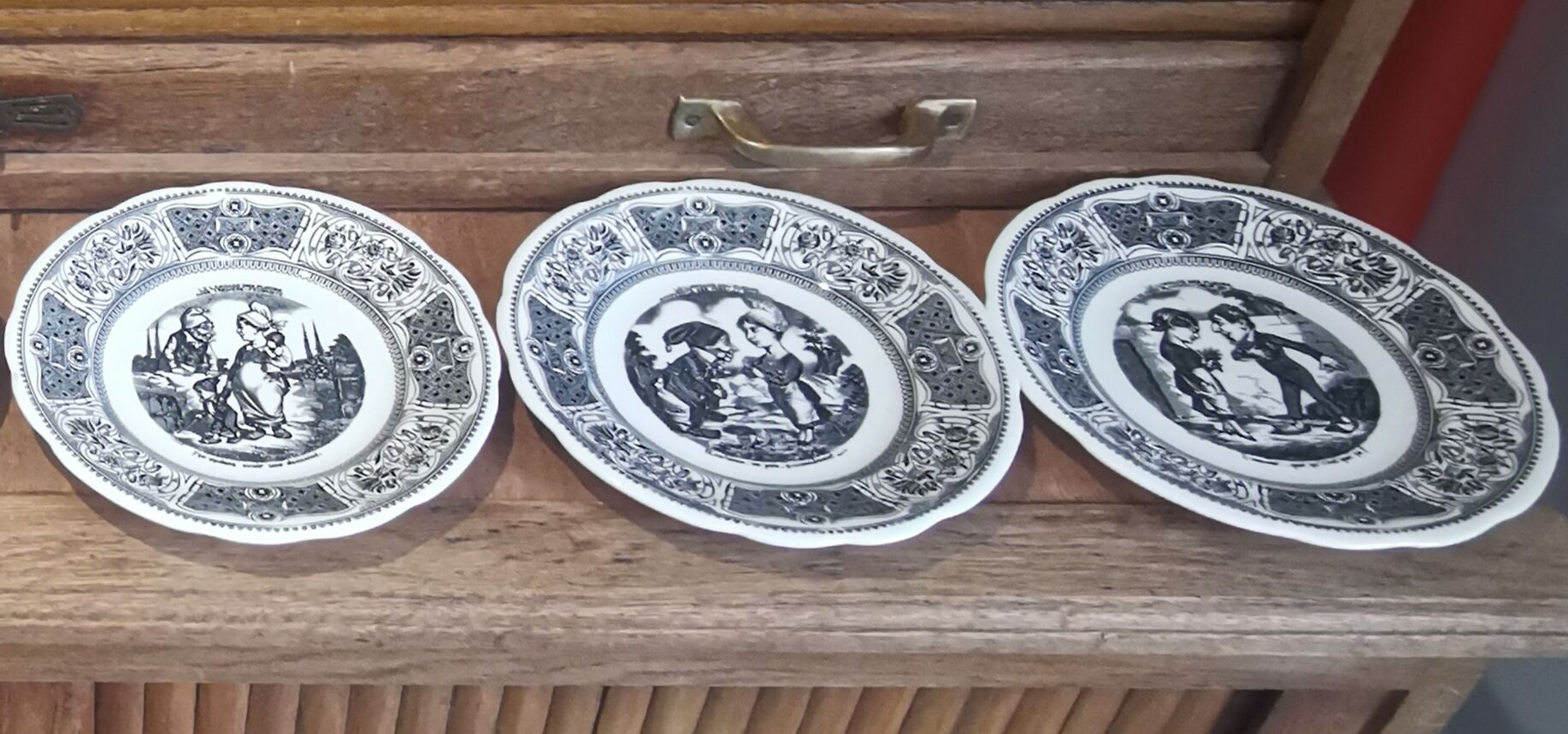 Set of 6 talking plates on "the language of flowers" in Gien earthenware