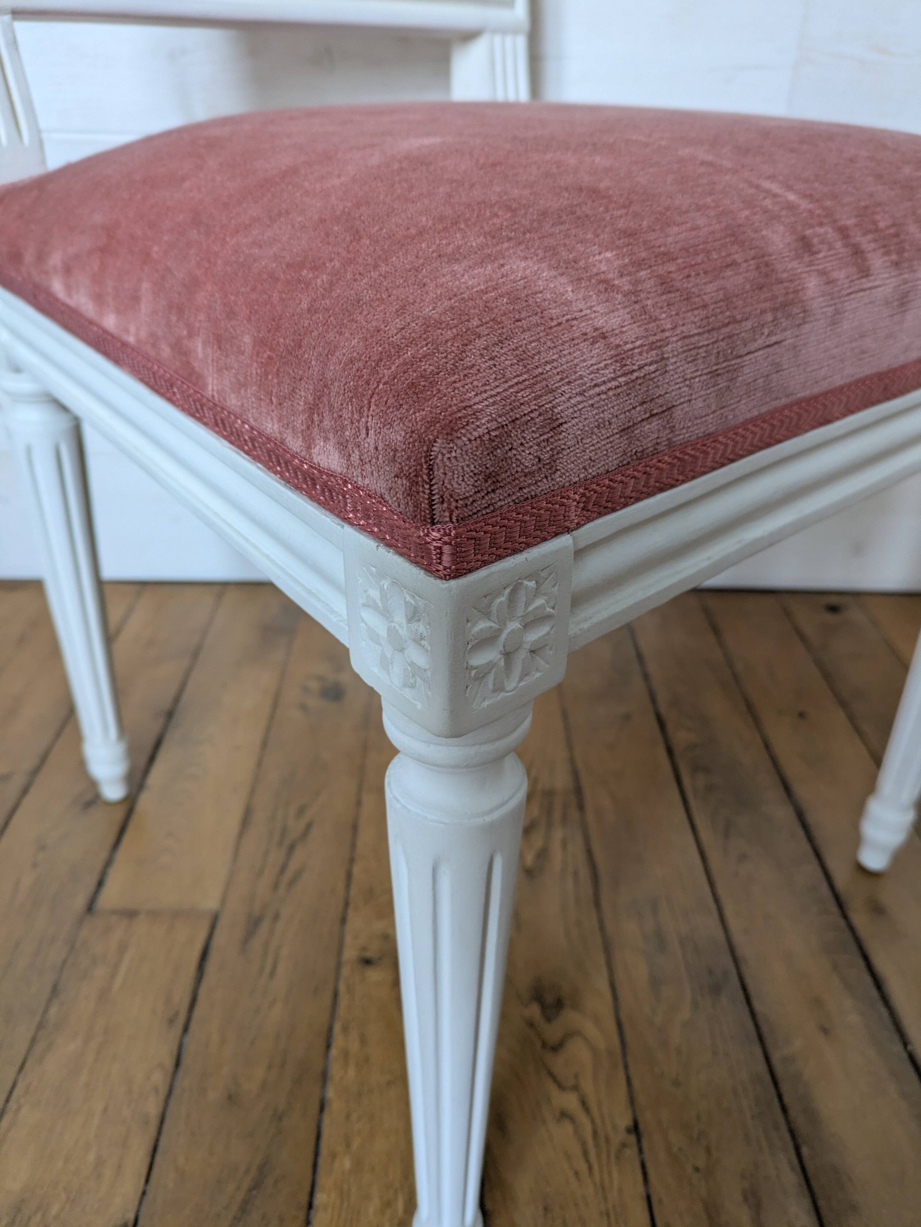 Chaise de style Louis XVI rénovée