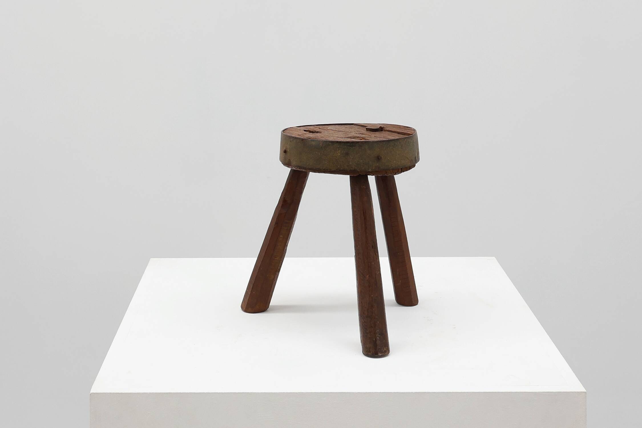 Brutalist French solid oak tripod stool with metal rim, 1850s