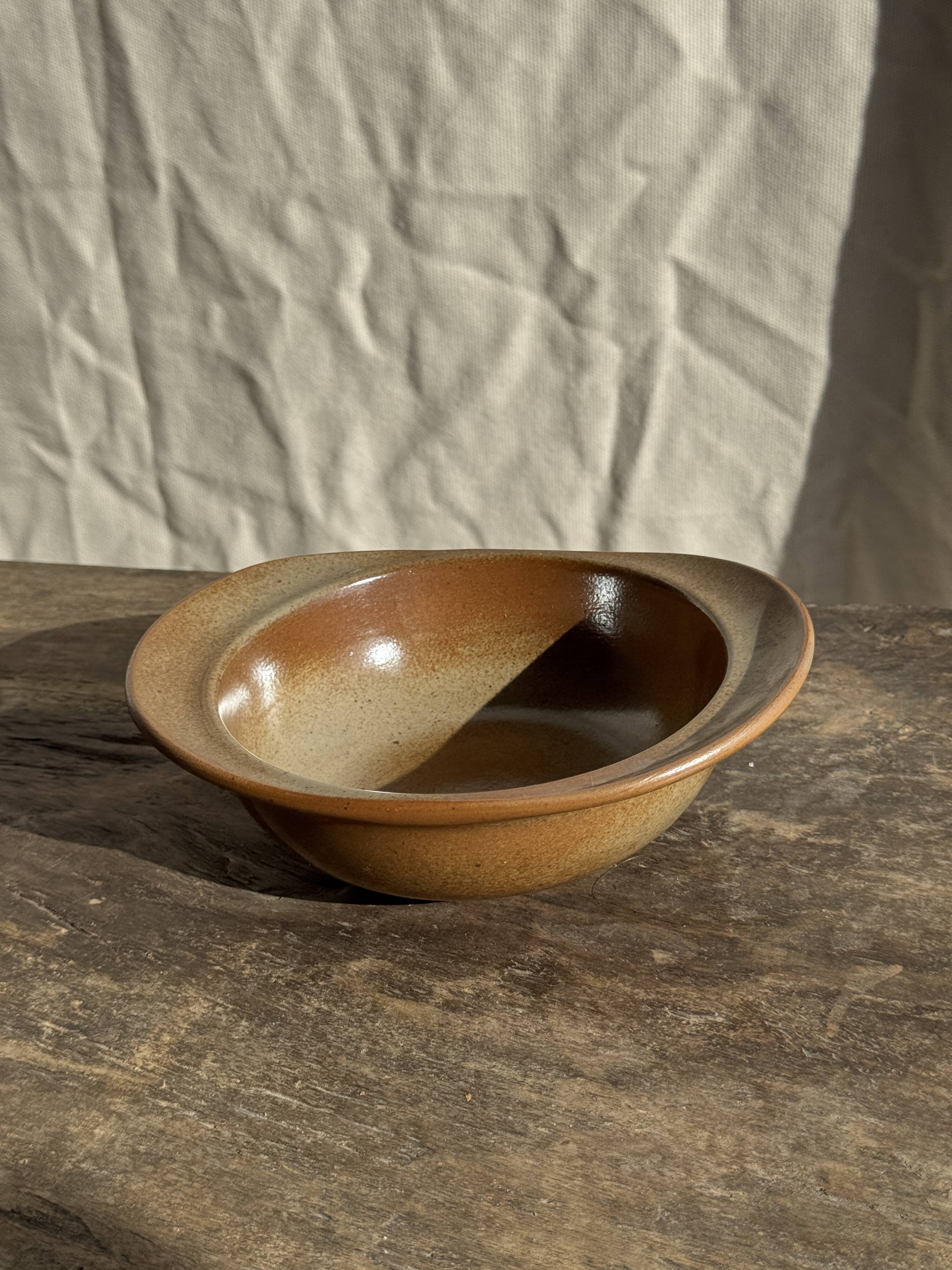 Small stoneware bowl with two wide, flat handles D:15-18.5