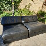 Paire de chauffeuses en cuir noir