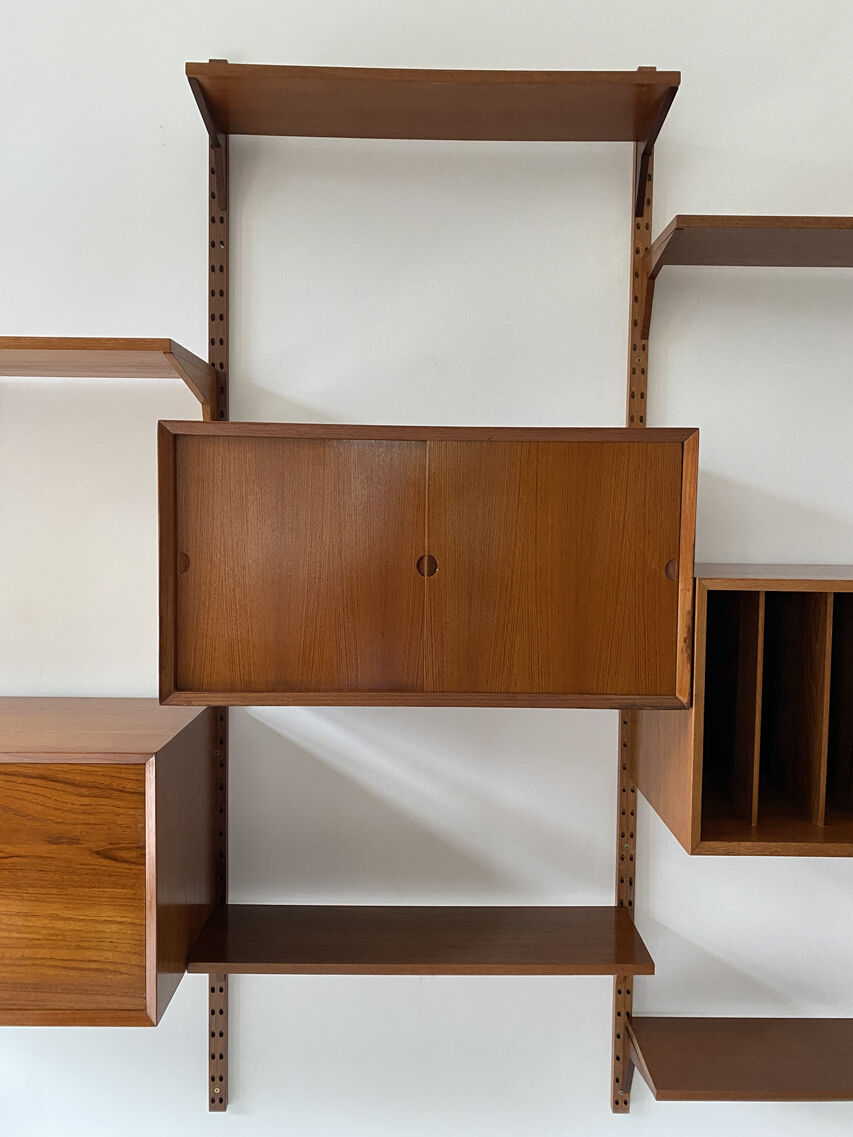 "Royal System" set of 4 teak columns, by Poul Cadovius 1970