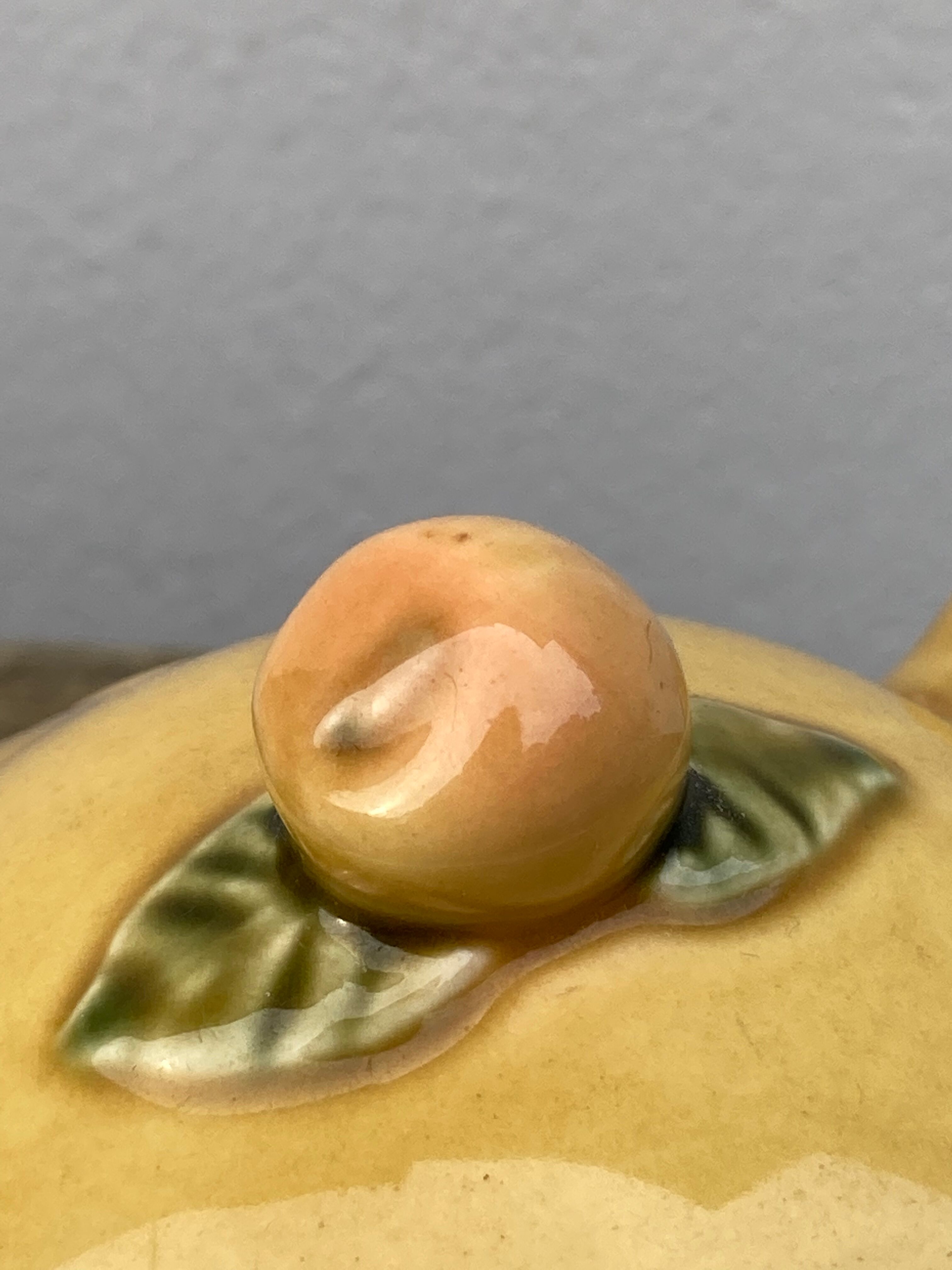 Teapot in vintage beige fruit slip