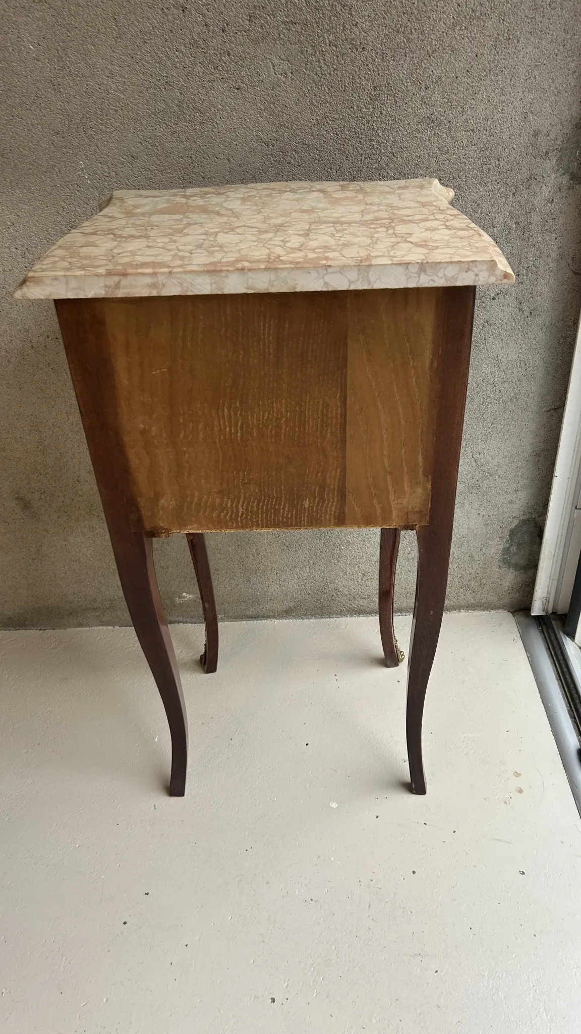 Table de chevet  style Louis XV en marqueterie et plateau m