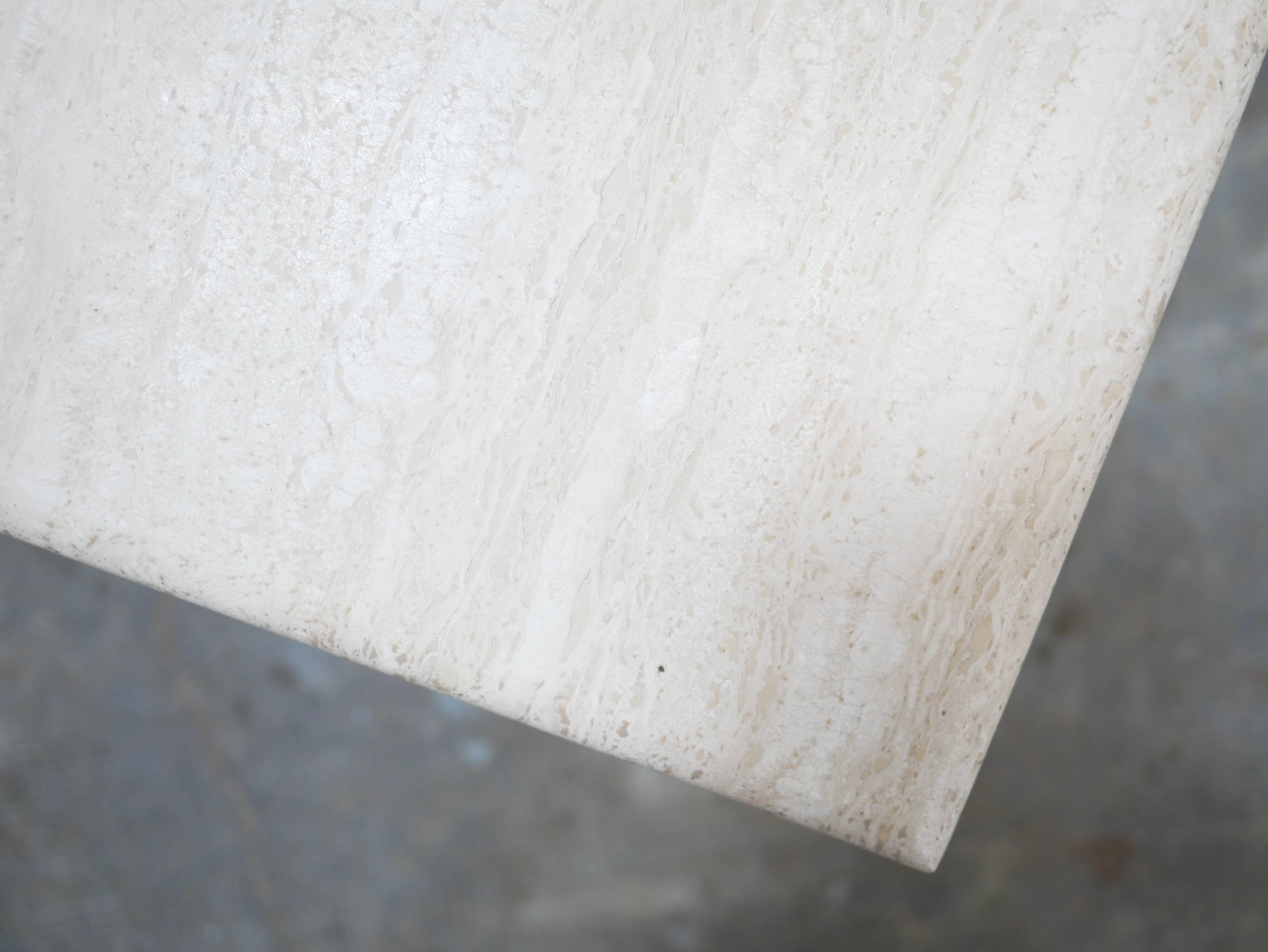 Table basse vintage en travertin