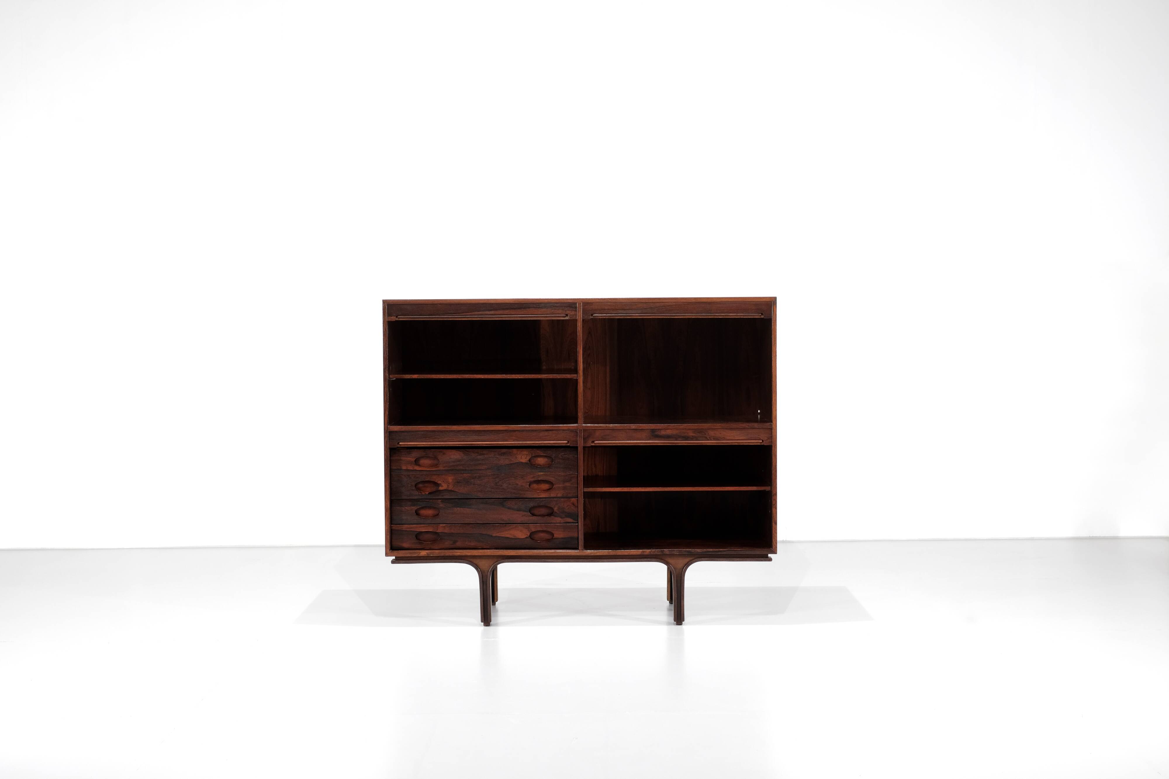 Buffet modèle 504 conçu par Gianfranco Frattini pour Bernini, Italie 1960s.