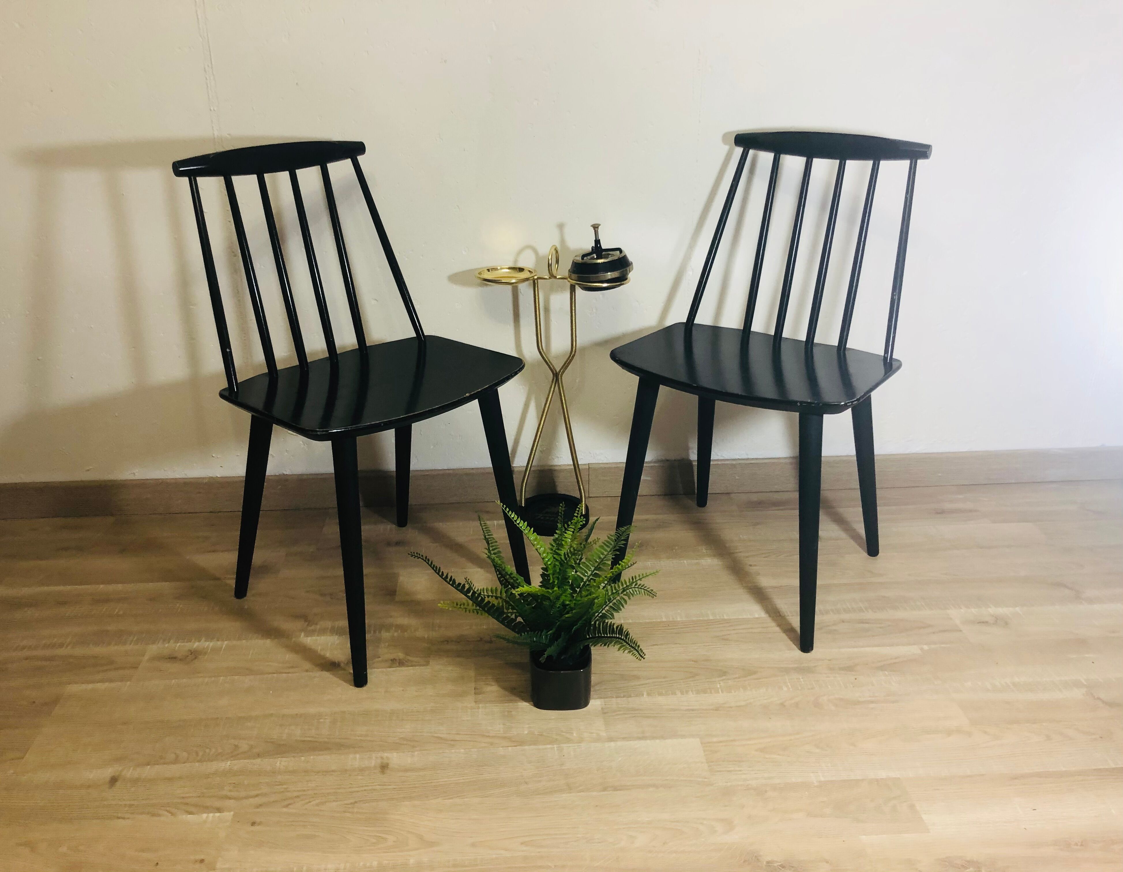 Scandinavian chairs model Stick Back