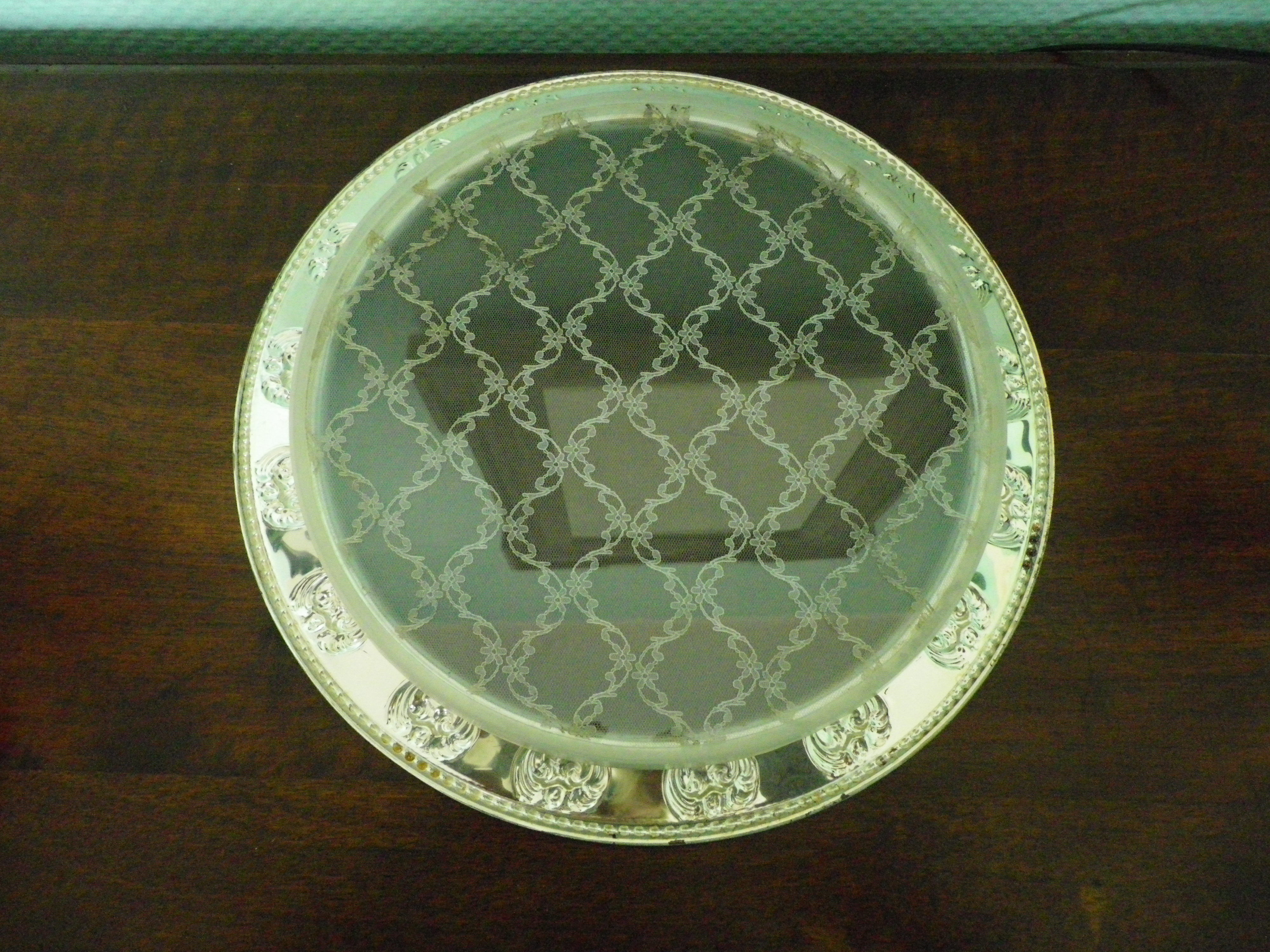 Service tray with cakes, silver plated, double glass with lace insertion, original box