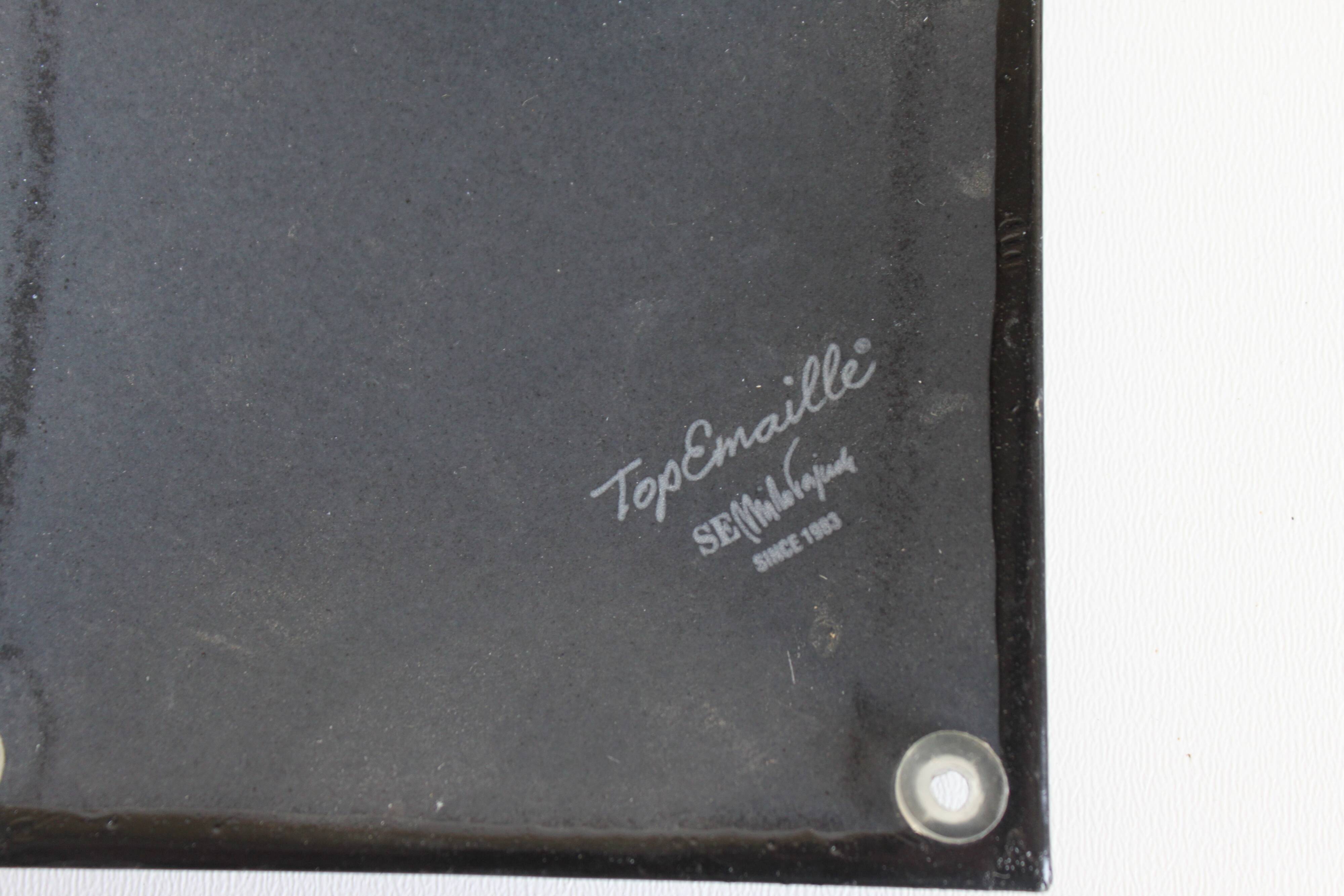 Enamelled rush plate