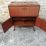 Entrance furniture with vintage wheels