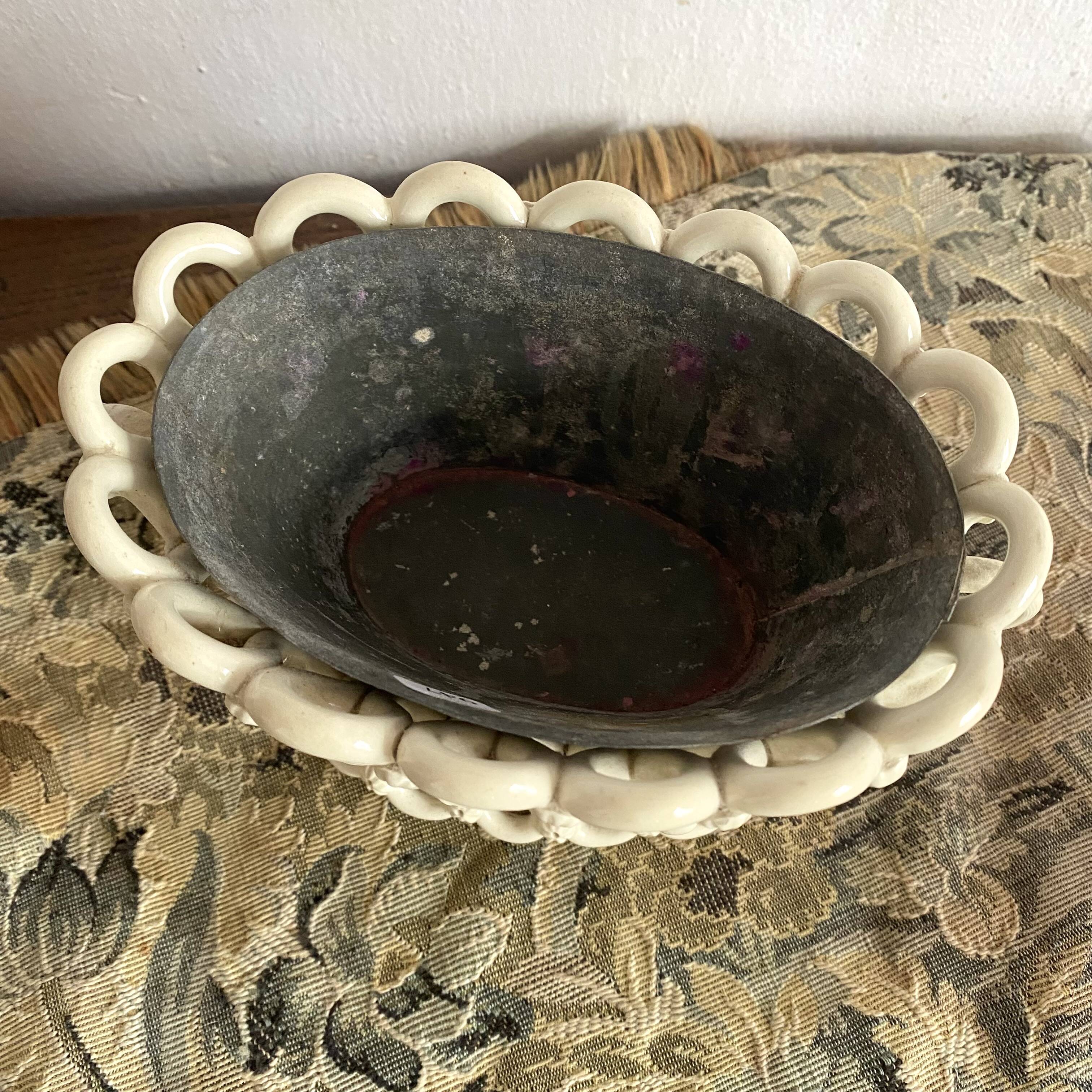 Lattice planter in Langeais earthenware with a zinc tray.