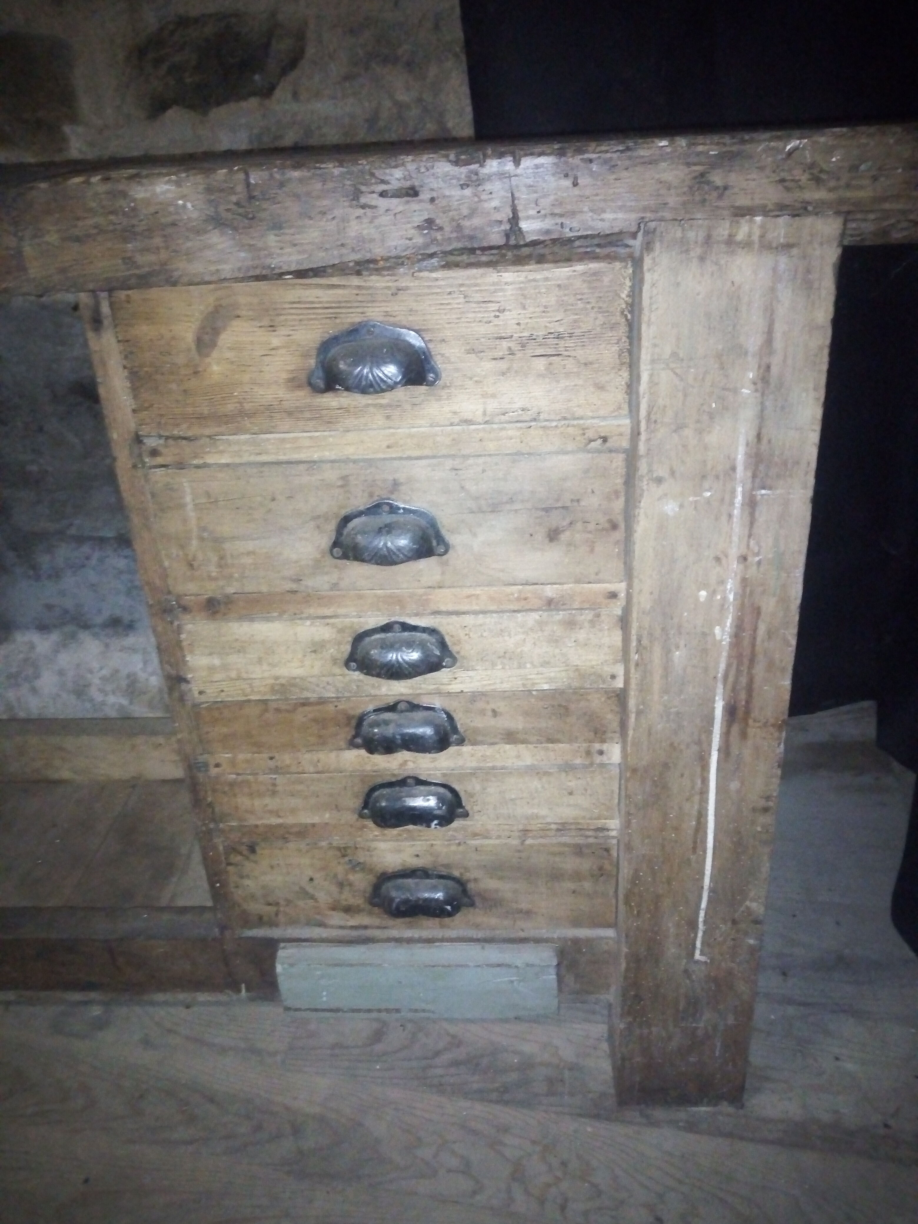 Établi à tiroirs