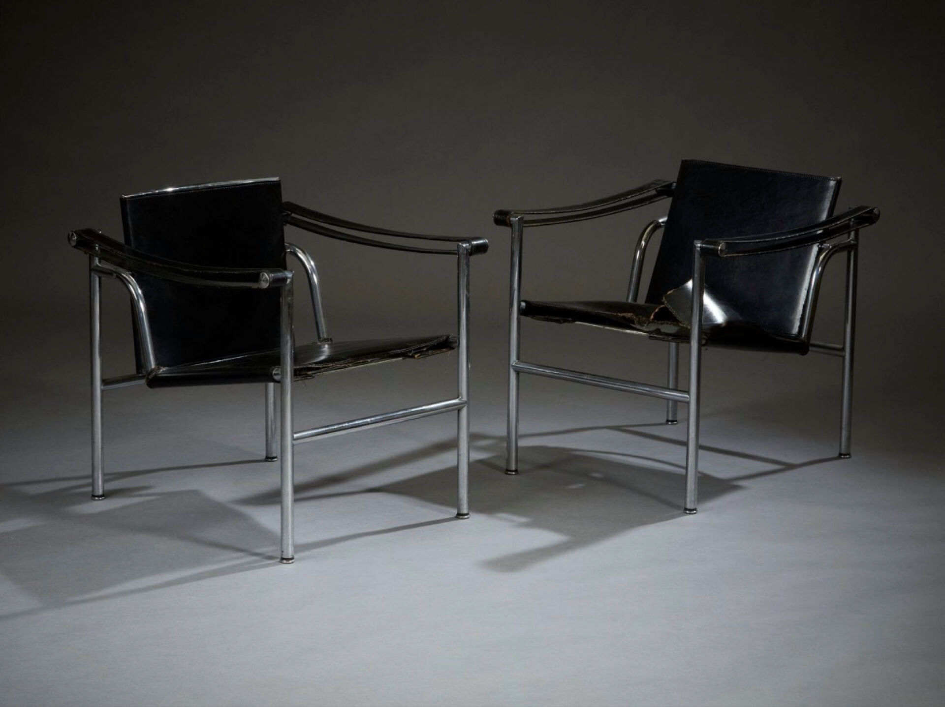 Paire de fauteuils LC1 Le Corbusier – cuir – édition Cassina