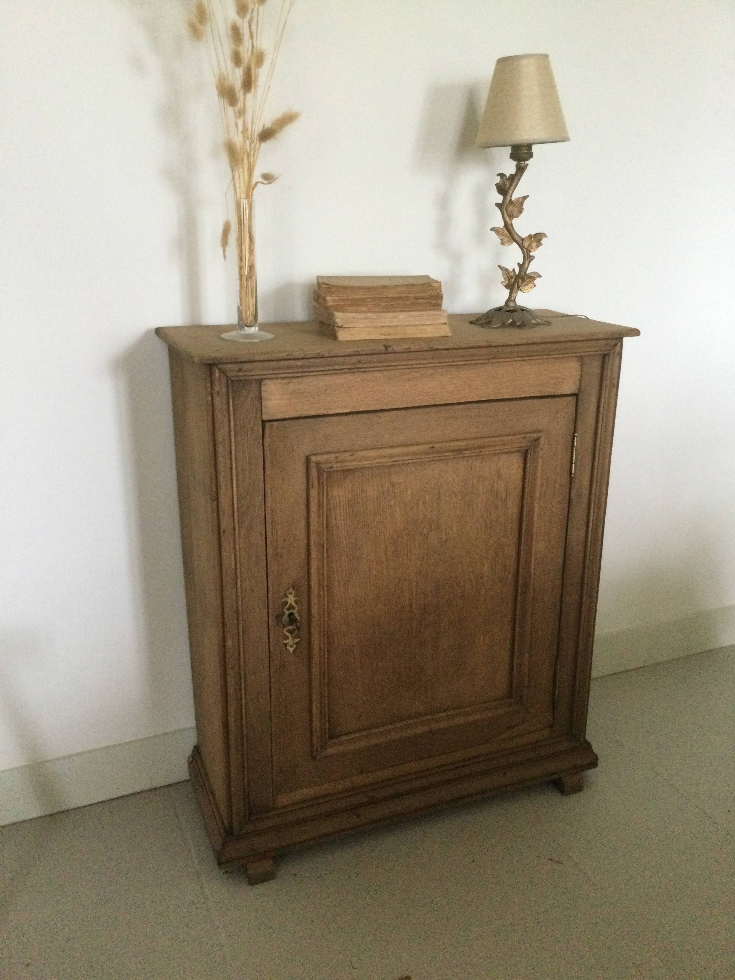 Petit meuble une porte en chêne clair