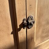 Buffet bas ancien en châtaignier –style Louis-Philippe rustique décapé