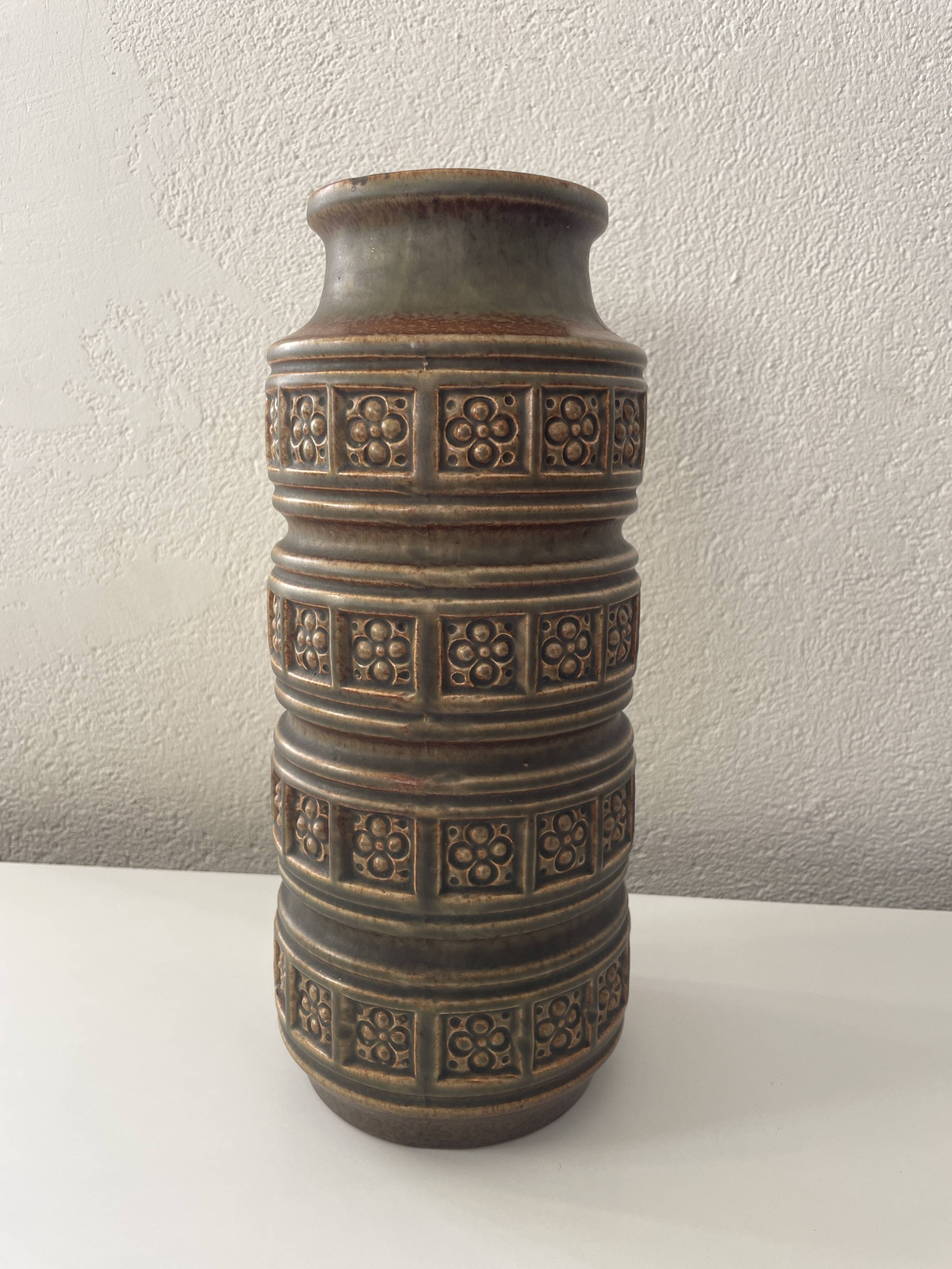 Mat green Tundra vase by Scheurich West Germany
