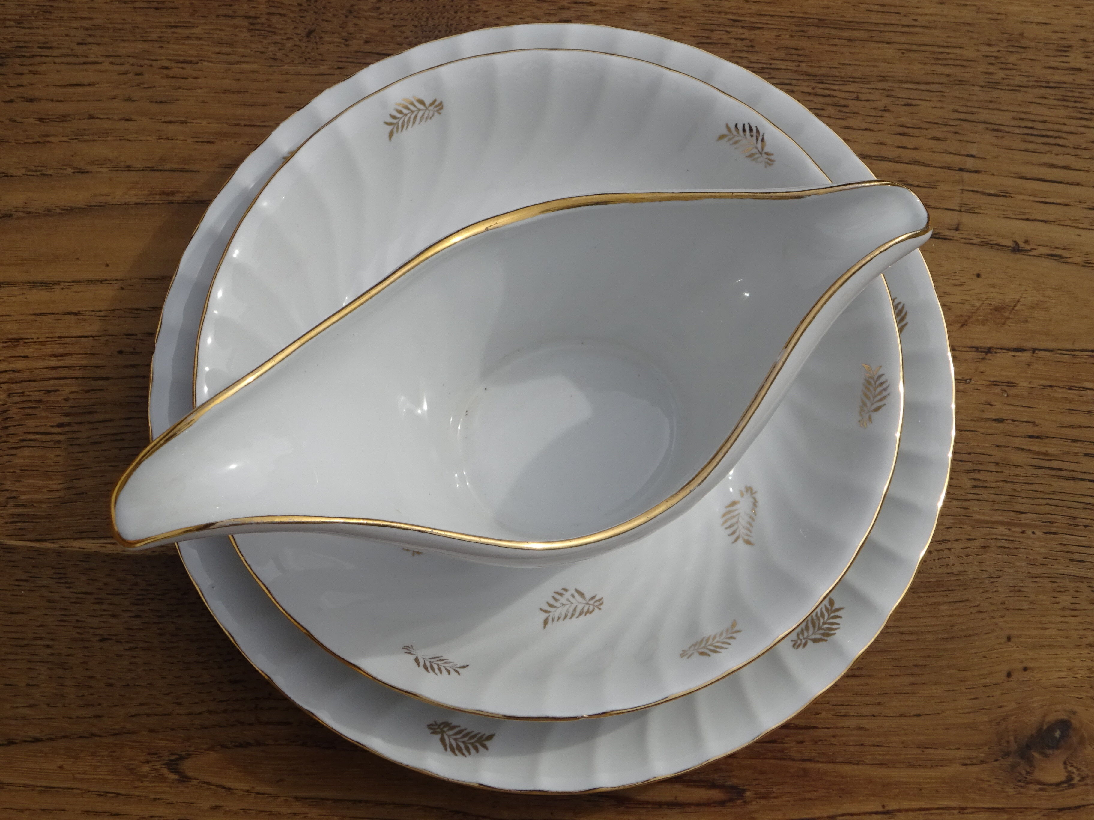 White and gold plate service, Vitriam porcelain