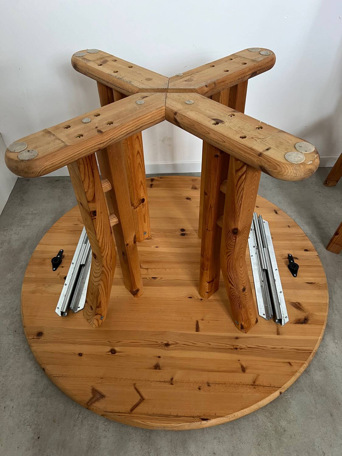 French design pine table and chair set from the 70s brutalist vintage arcs