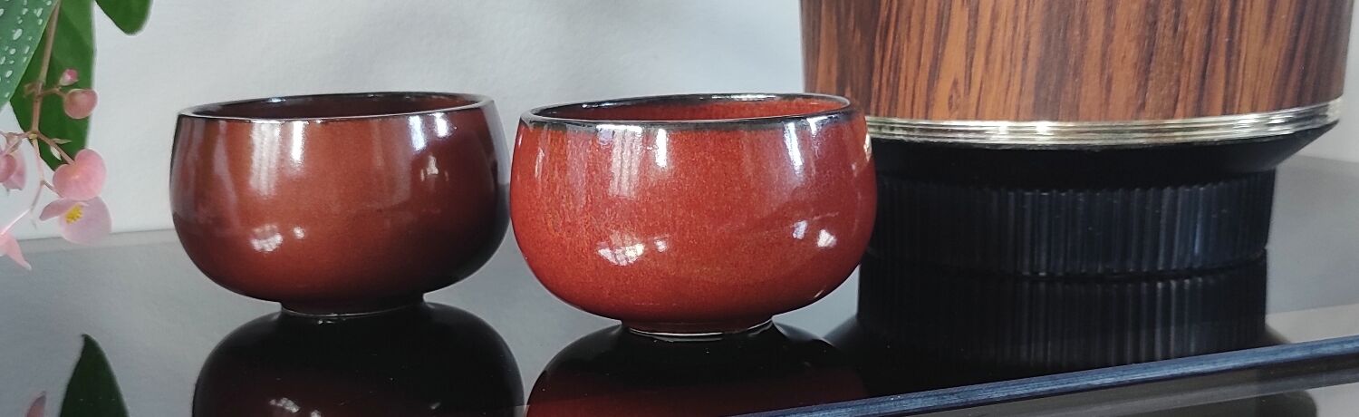 Duo de coupelles vintage en céramique rouge émaillée