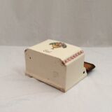 Salt box flower pattern