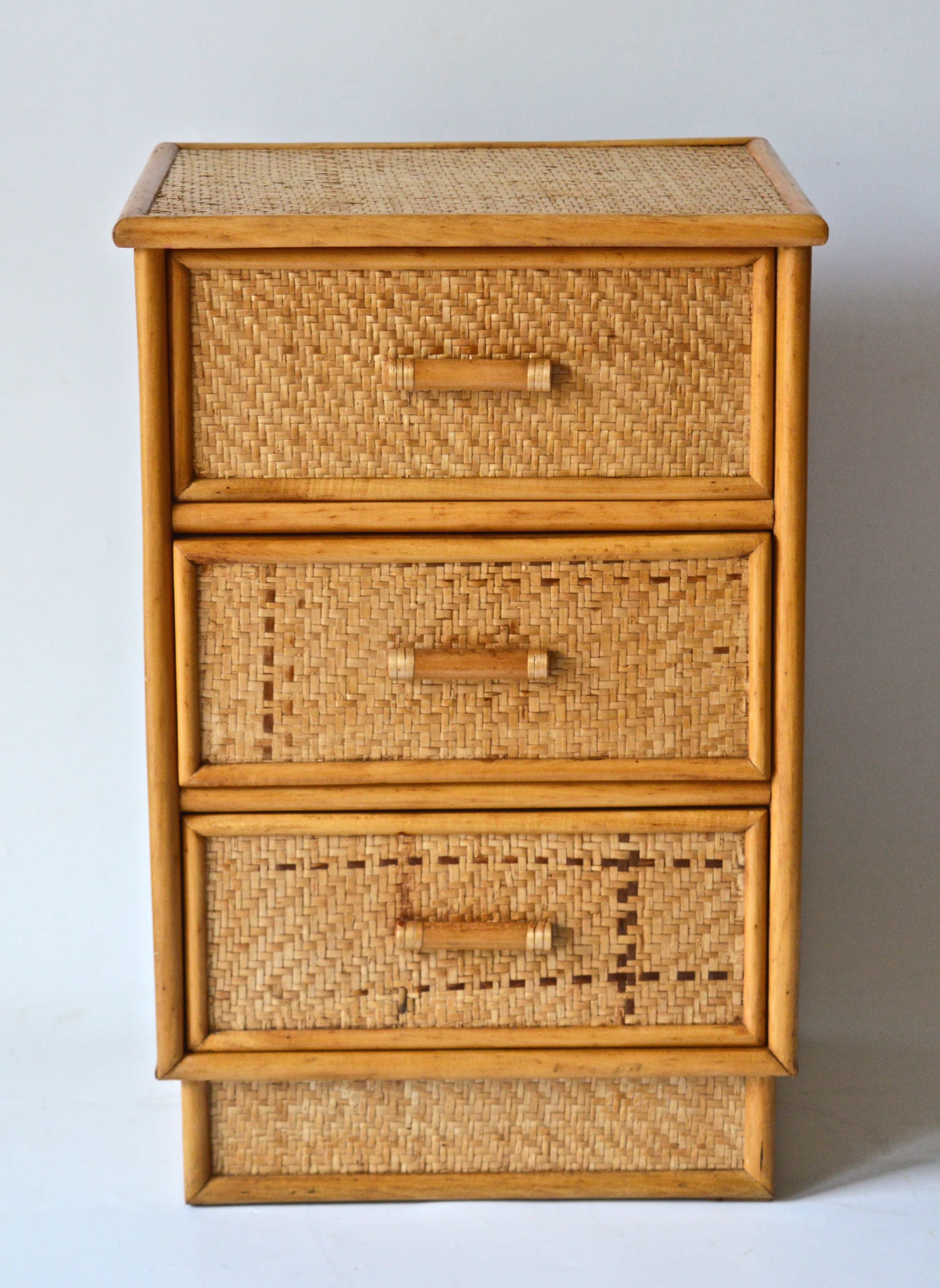 Wicker chest of drawers