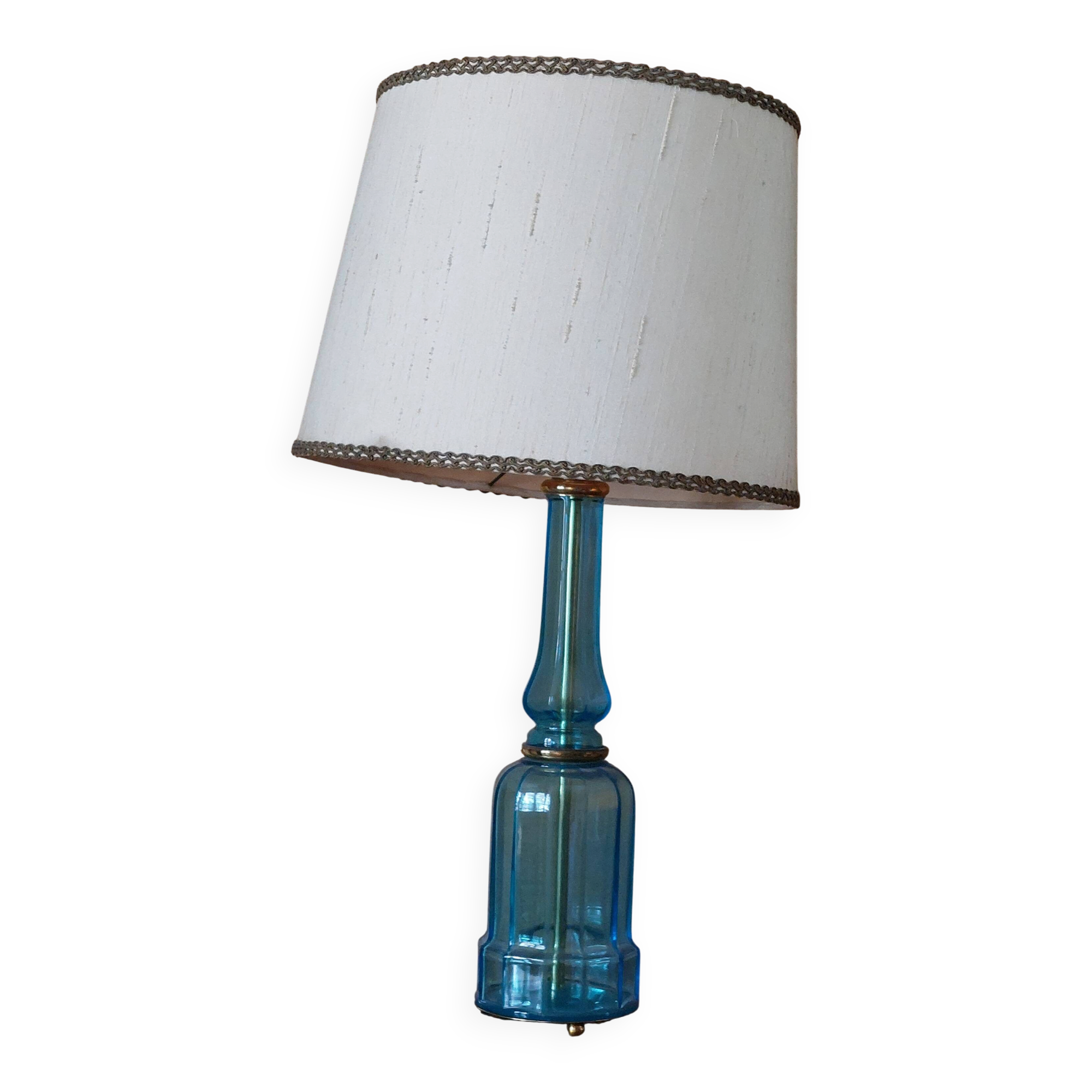 Lampe ; piètement en verre bleu et laiton doré