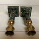 Paire de bougeoirs colonnes en marbre vert laiton