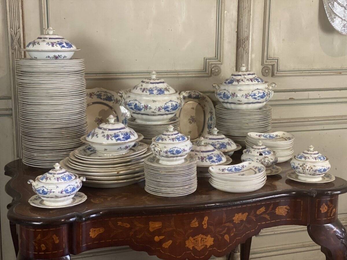Earthenware dinner service, 155 pieces, Waring and Gillows, London